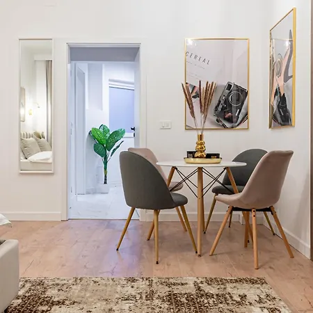 Square Haven A W. Balcony