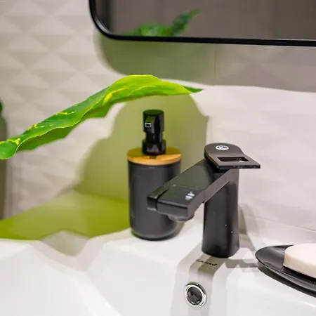 Square Haven A W. Balcony *