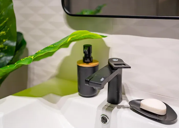 Square Haven A W. Balcony *