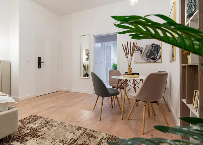 Square Haven A W. Balcony * Бухарест