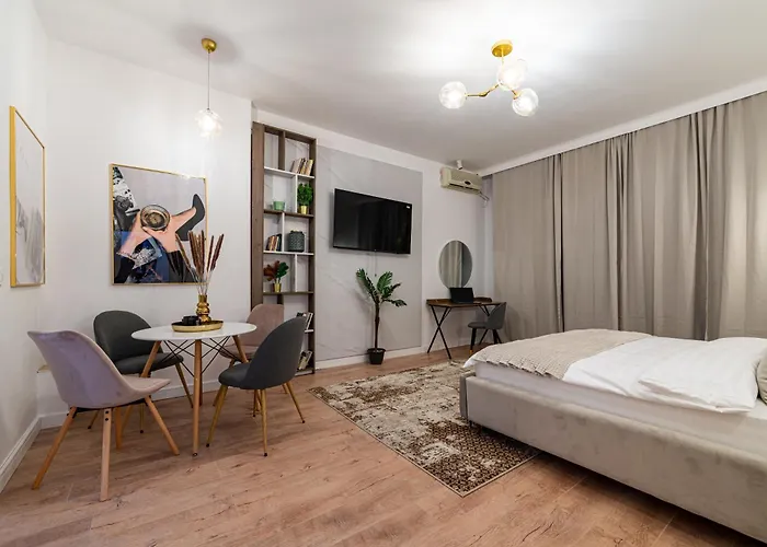 Square Haven A W. Balcony Апартаменти *