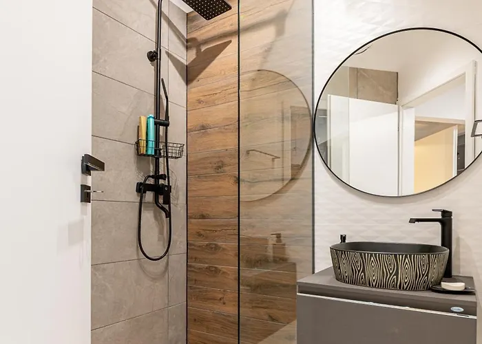 Apartment Square Haven B W Balcony *