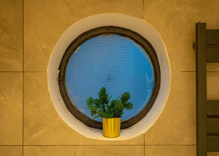 Square Haven A W. Balcony